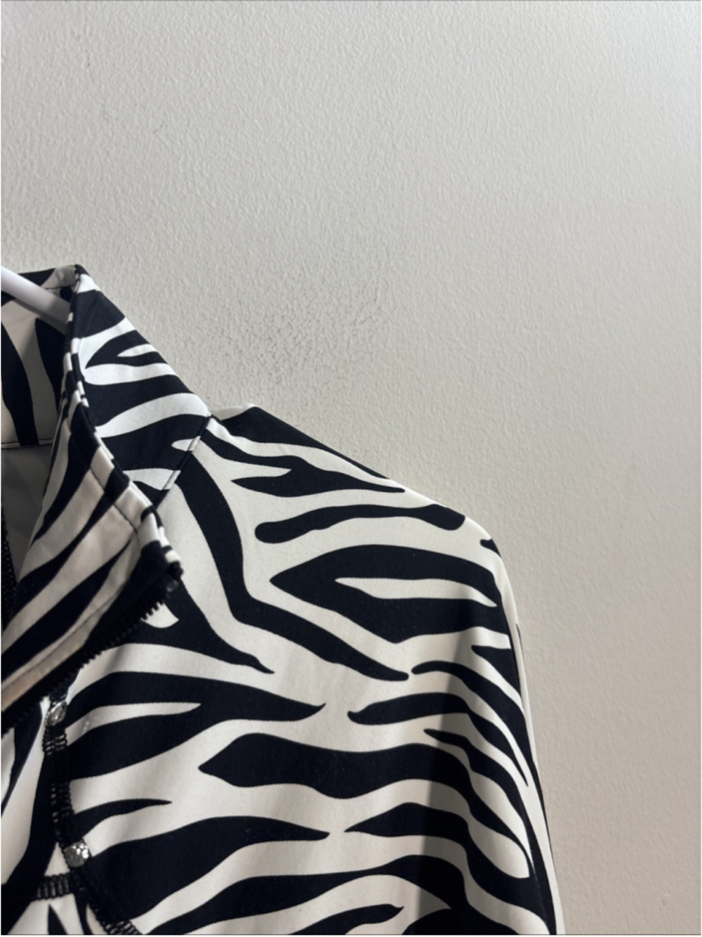 VTG WOMEN’S CHRISTINE ALEXANDER NYLON ZEBRA PRINT JACKET SEQUINS SIZE MEDIUM M - Picture 3 of 8